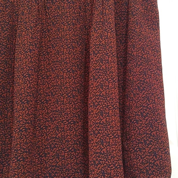Size 1X DR2 V-Neck Rust Colored Blouse - Picture 7 of 10